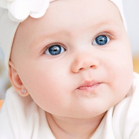 Pendientes bebé estrella Oro blanco 18k con cuatro circonitas